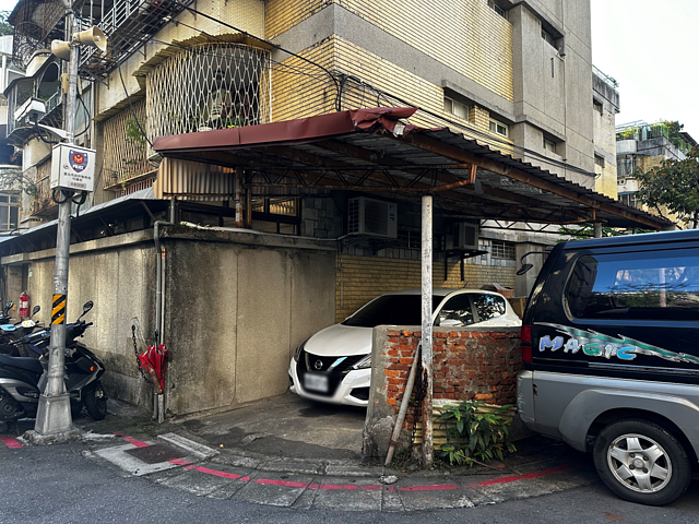 停車棚架。圖/5168實價登錄比價王資料庫